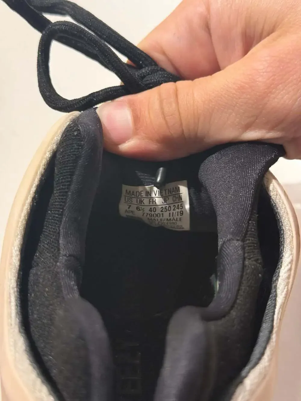 Adidas Yeezy 700 V3 Azael Size 7